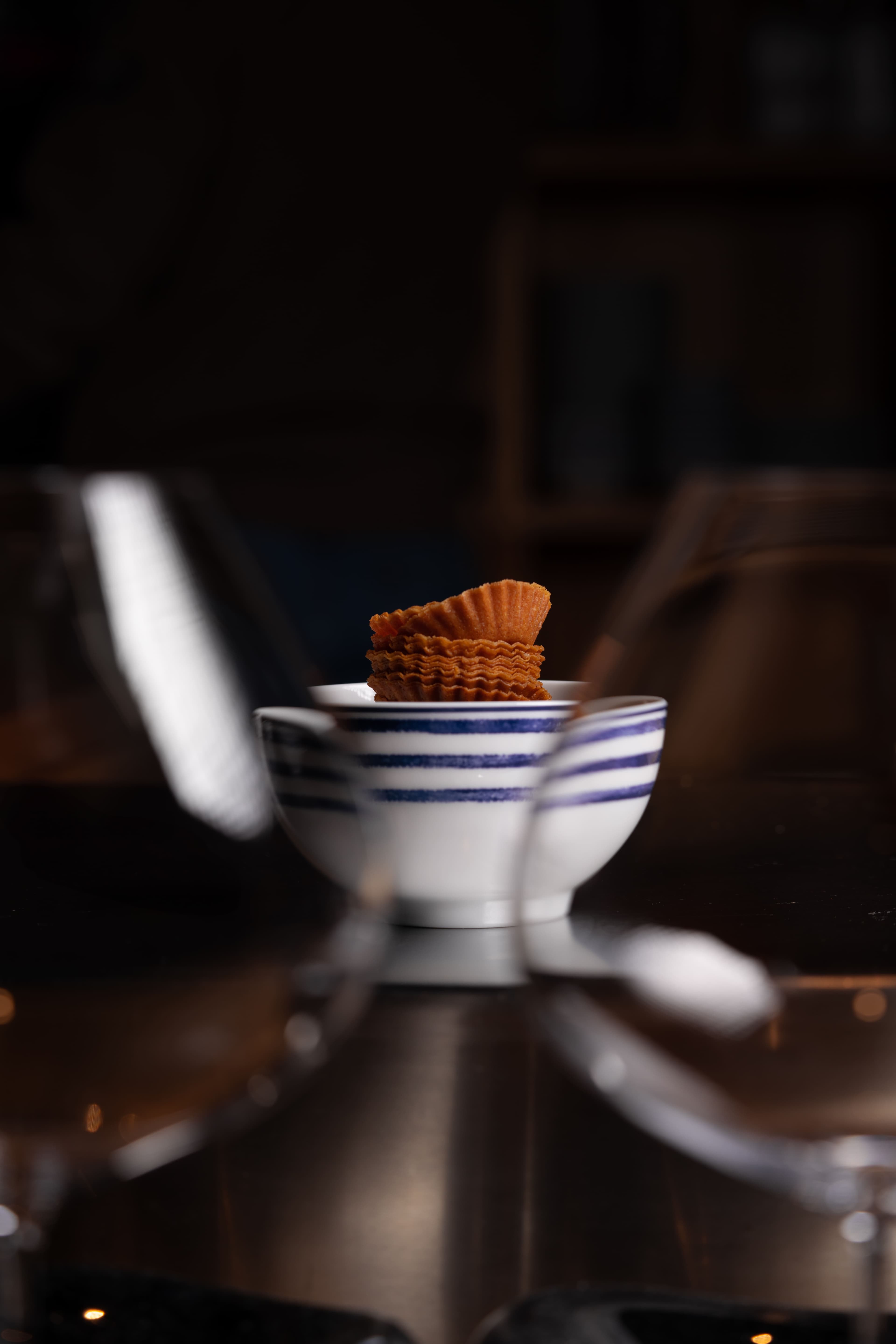 Dessert tart in contemporary table setting