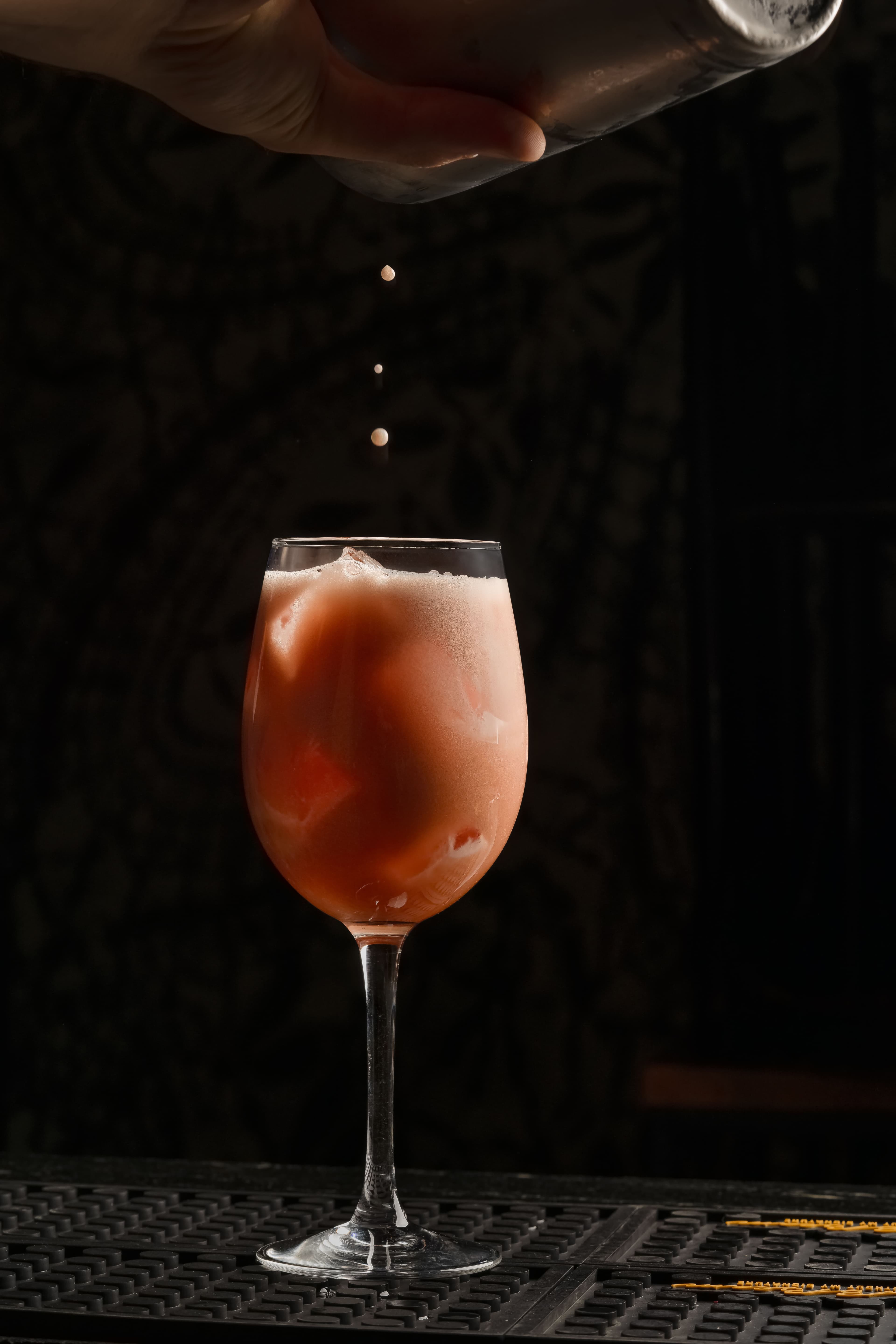 Single vermouth drink composition with reflections